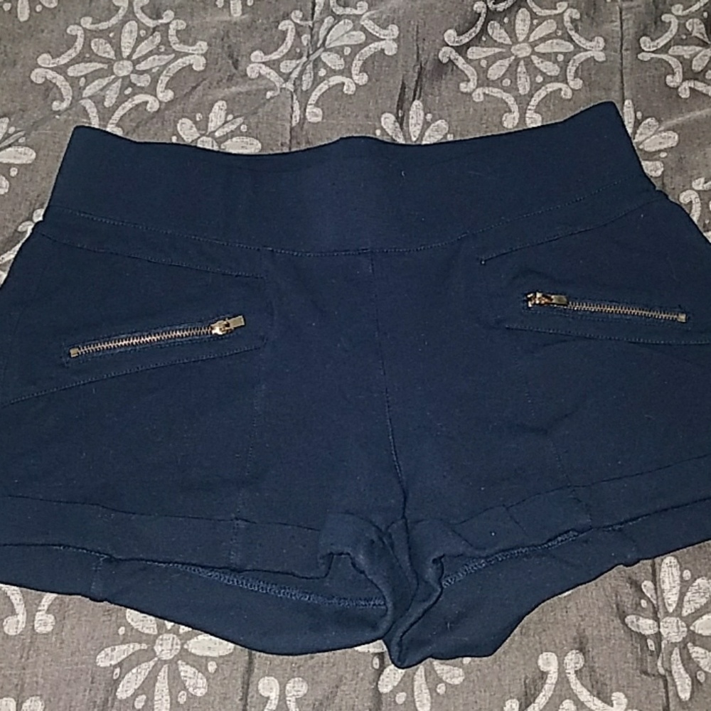 Shorts - Picture 2 of 3
